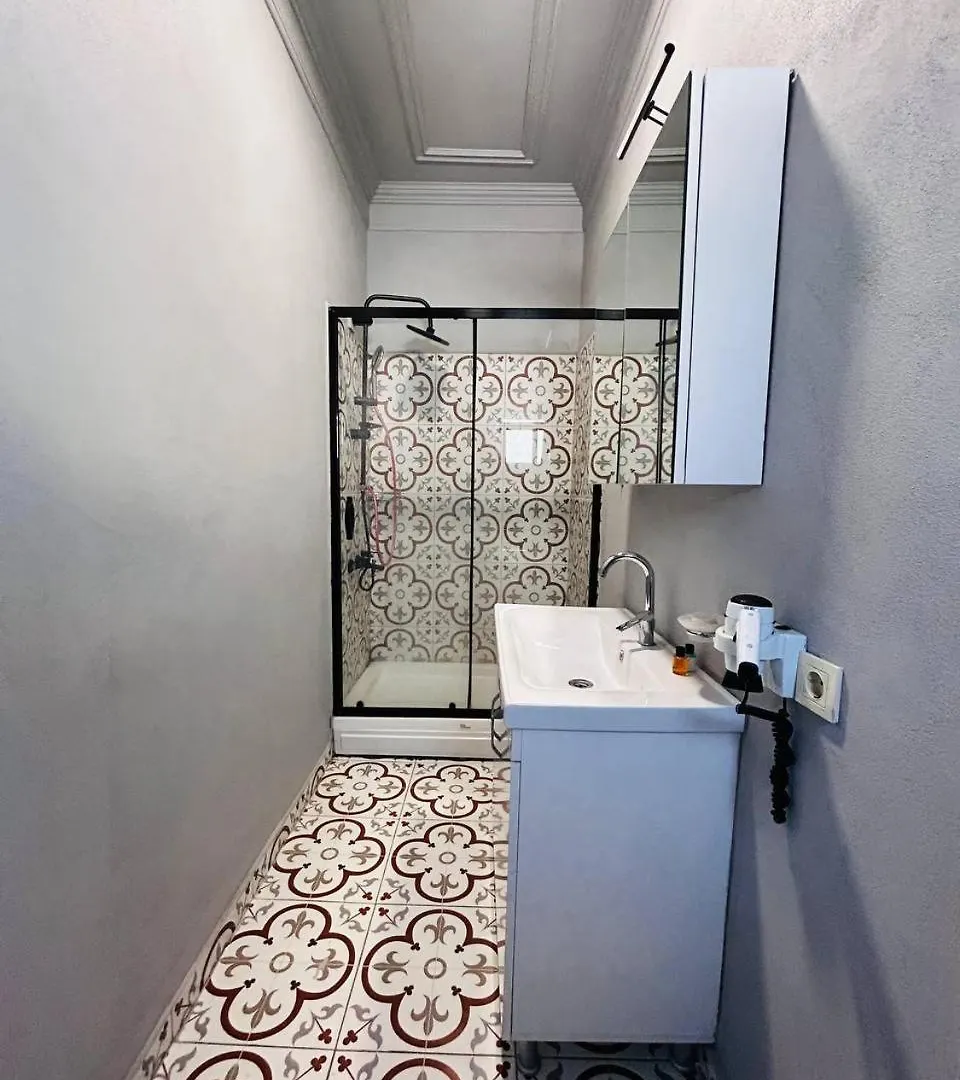 Gen Plus Istanbul 2*,